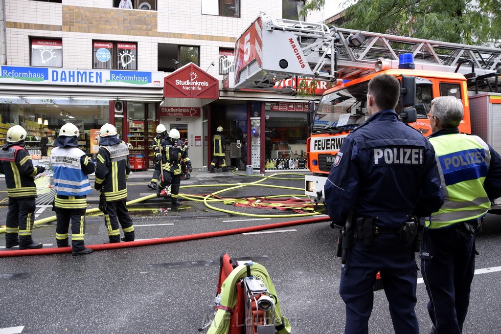 Feuer 2 Koeln Nippes Neusserstr P122.JPG - Miklos Laubert